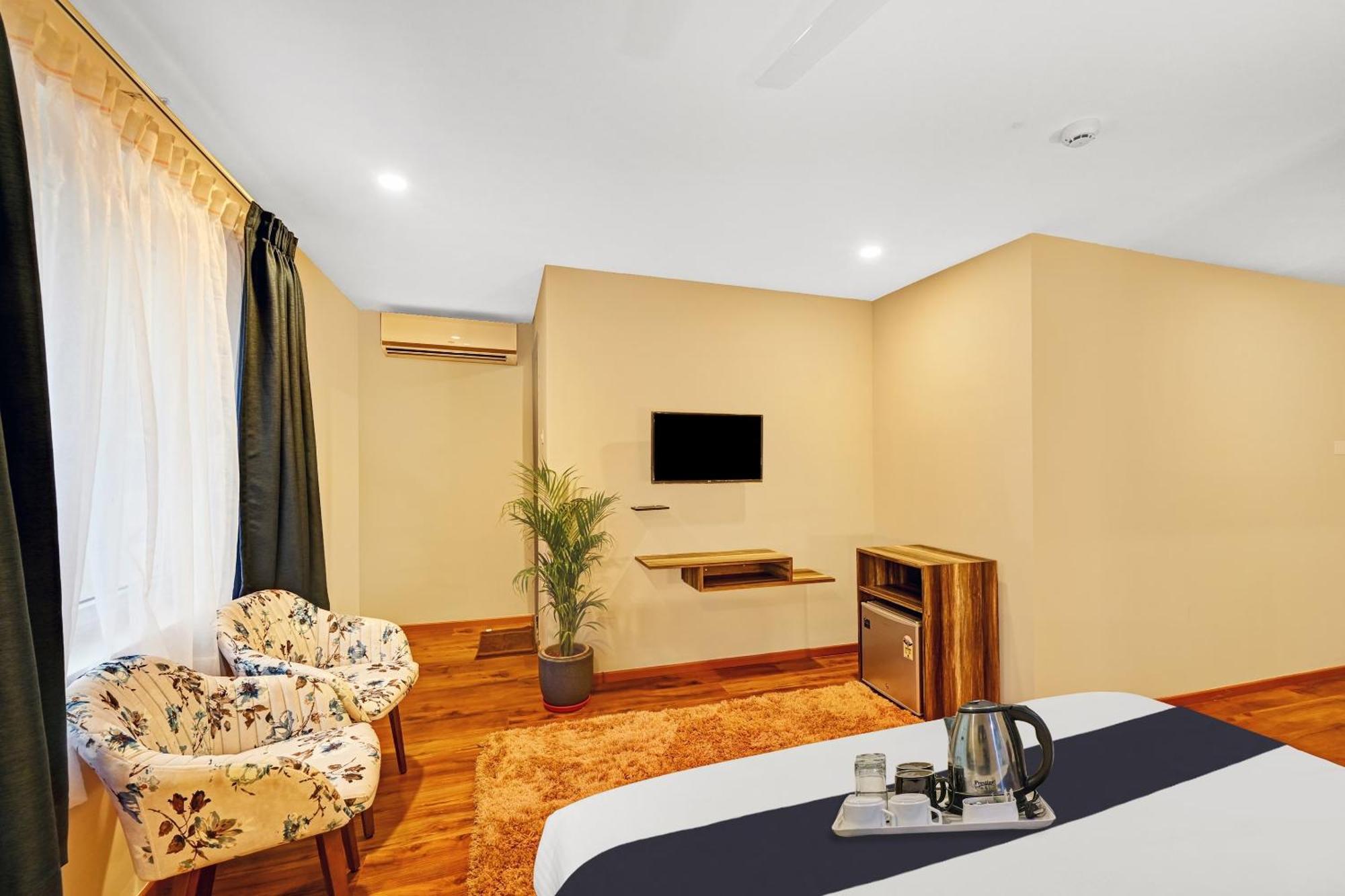 Hotel Super Townhouse Oak Hillside Aqua Khandagiri Esterno foto