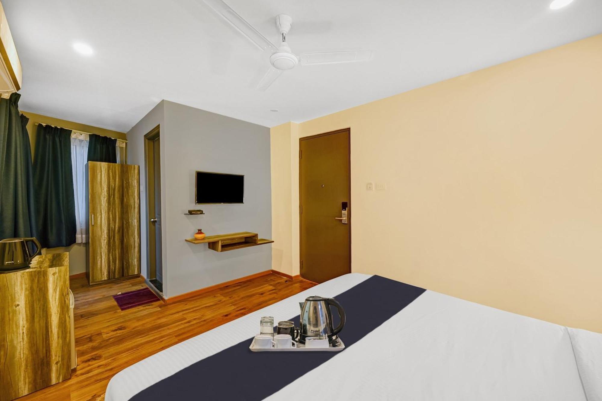 Hotel Super Townhouse Oak Hillside Aqua Khandagiri Esterno foto