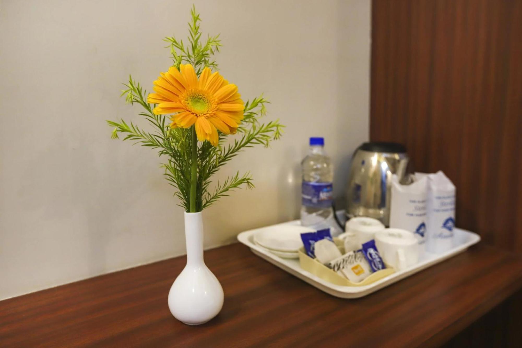 Hotel Super Townhouse Oak Hillside Aqua Khandagiri Esterno foto