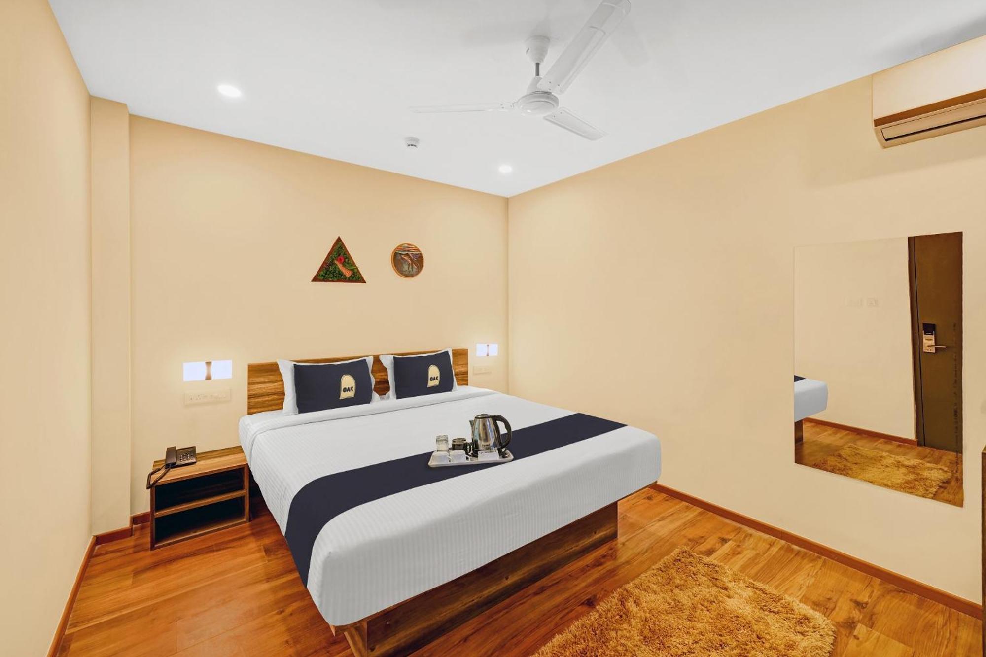 Hotel Super Townhouse Oak Hillside Aqua Khandagiri Esterno foto