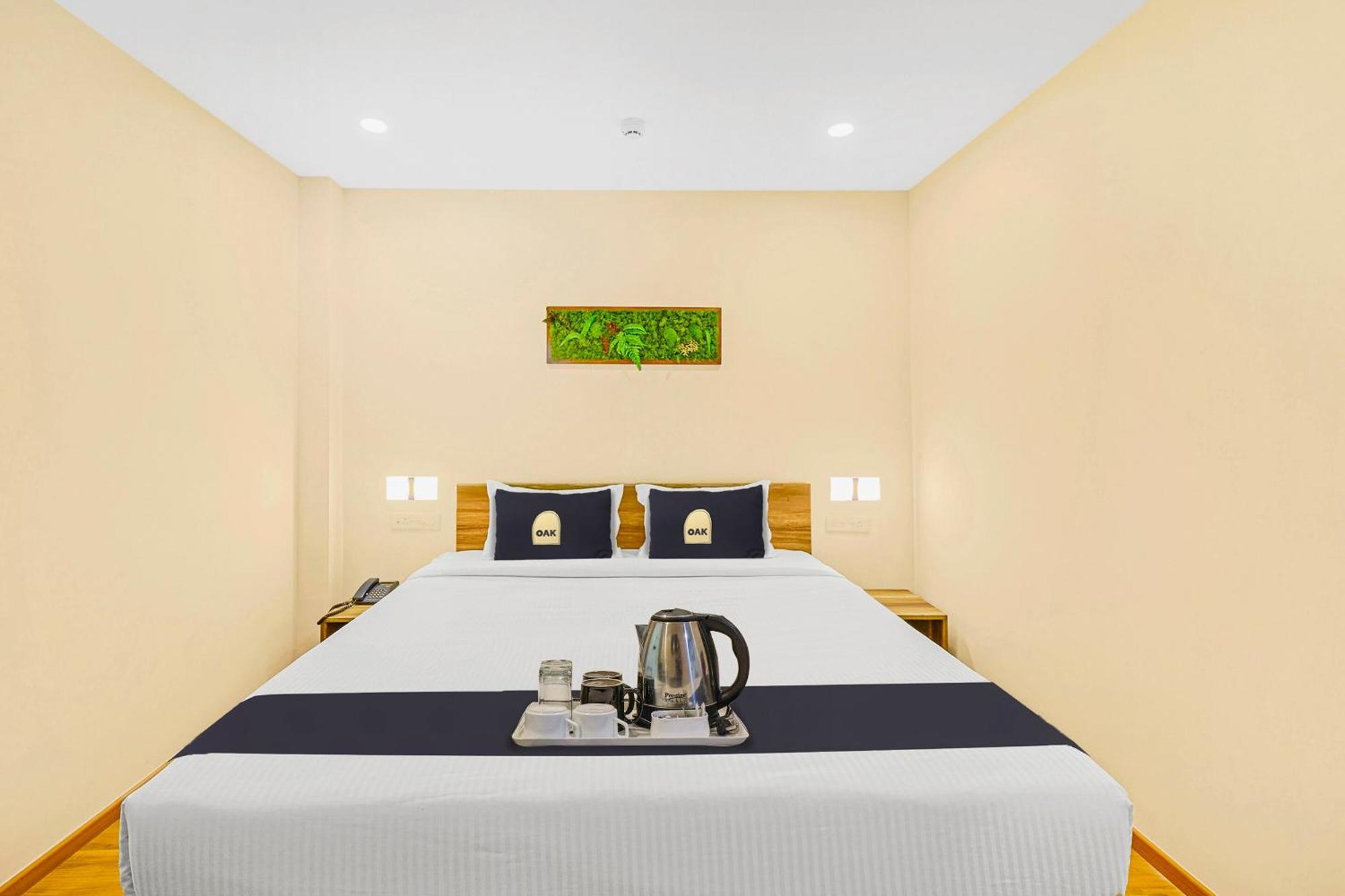 Hotel Super Townhouse Oak Hillside Aqua Khandagiri Esterno foto