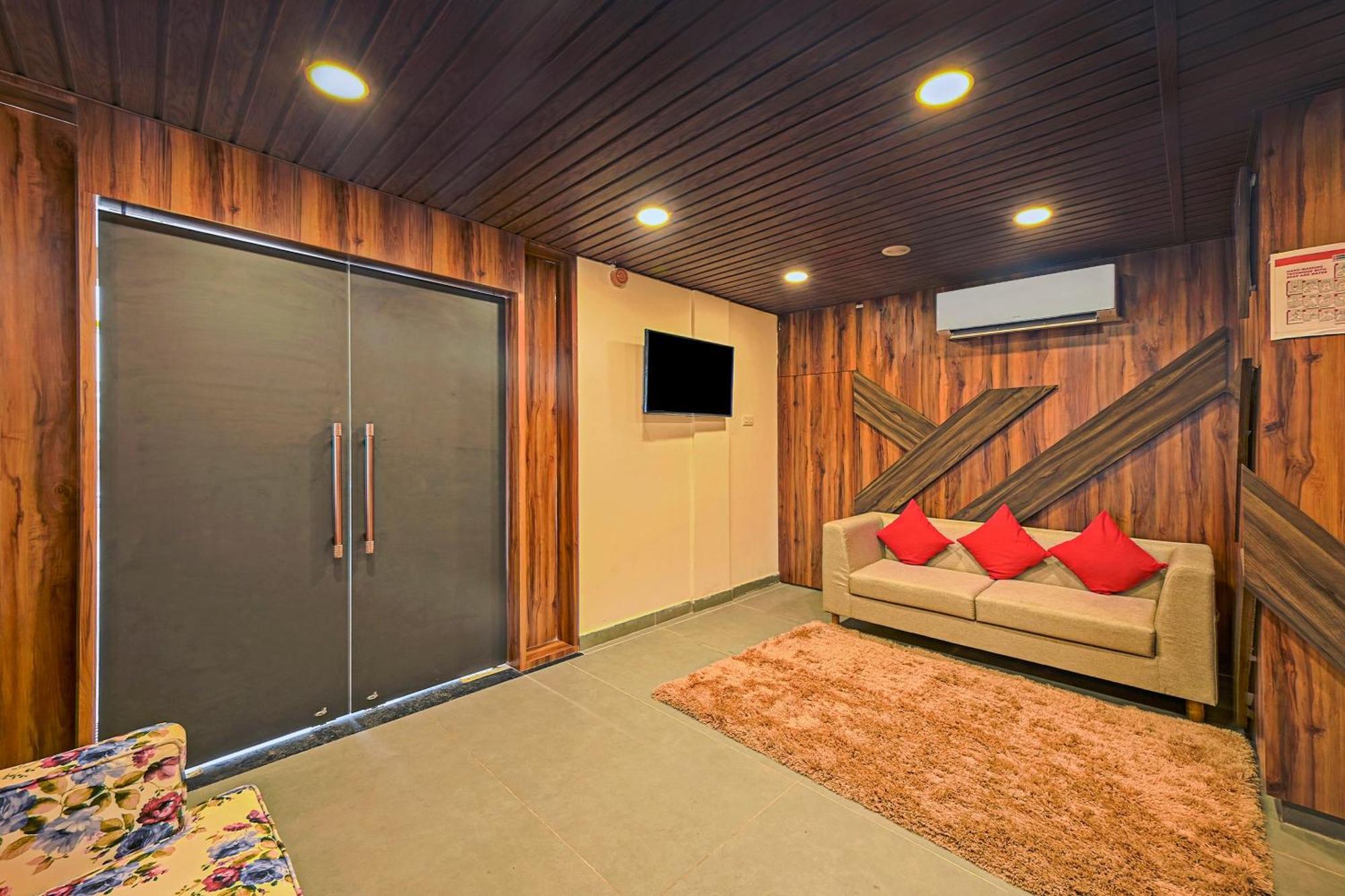 Hotel Super Townhouse Oak Hillside Aqua Khandagiri Esterno foto