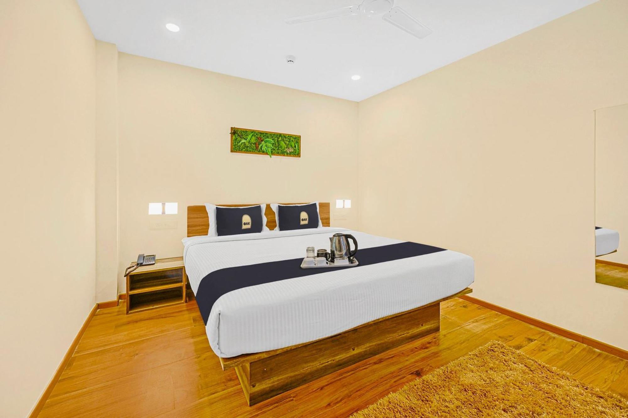 Hotel Super Townhouse Oak Hillside Aqua Khandagiri Esterno foto