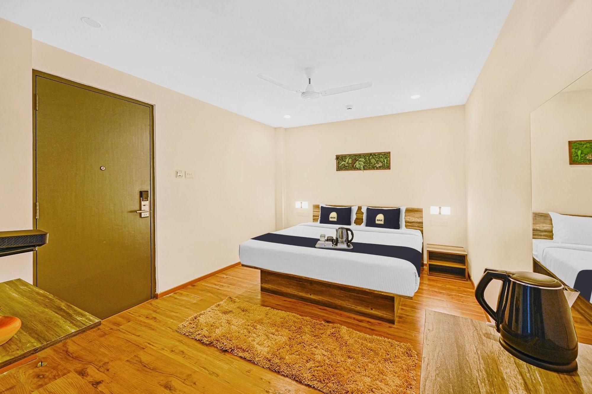 Hotel Super Townhouse Oak Hillside Aqua Khandagiri Esterno foto