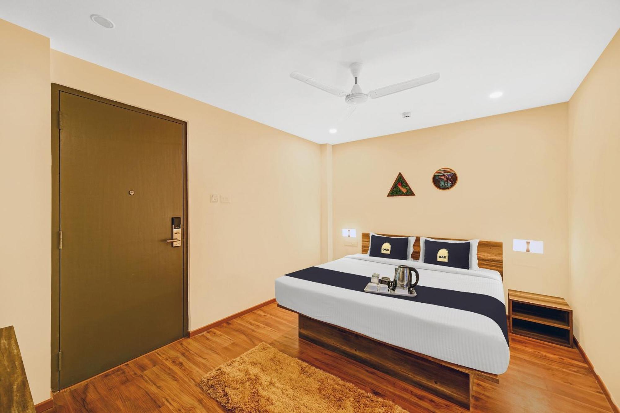 Hotel Super Townhouse Oak Hillside Aqua Khandagiri Esterno foto
