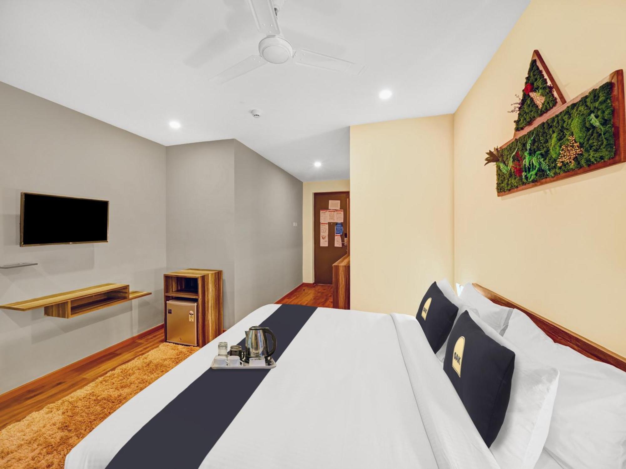 Hotel Super Townhouse Oak Hillside Aqua Khandagiri Esterno foto